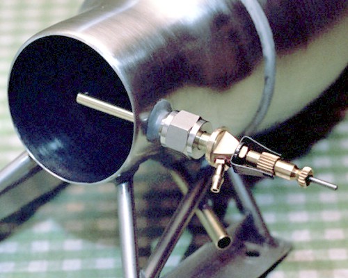 The second fuel pipe [for liquid fuels], fully installed in the pipe mount (c) 2003 Larry Cottrill